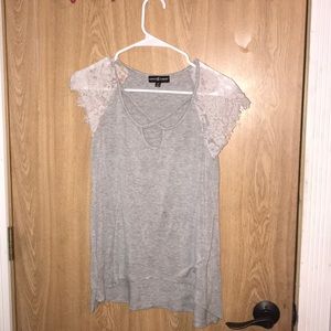 Lacey Grey & White, Almost famous shirt